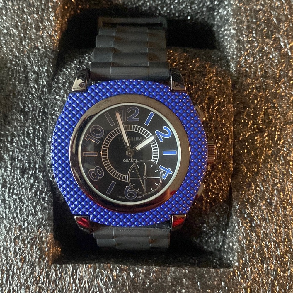 Titanium Quartz Watch (needs new batteries)
